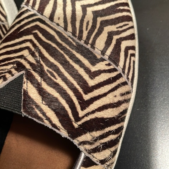 TOMS Women's Zebra Print Slip-On Shoes Size 9 W - Picture 4 of 6